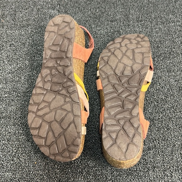 Colorful Strappy Sandals - Picture 4 of 7